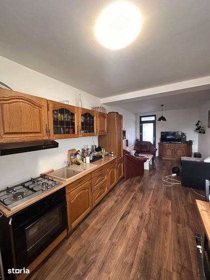 Casă cu 5 camere cu Teren 500 Mp în Central
