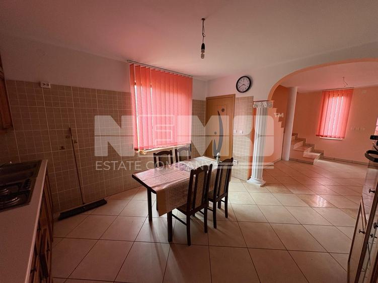 Casă individuală cu 5 camere cu Canalizare în Vicovu de Sus