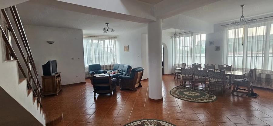Casă cu 5 camere cu Teren 3000 Mp în Exterior Vest