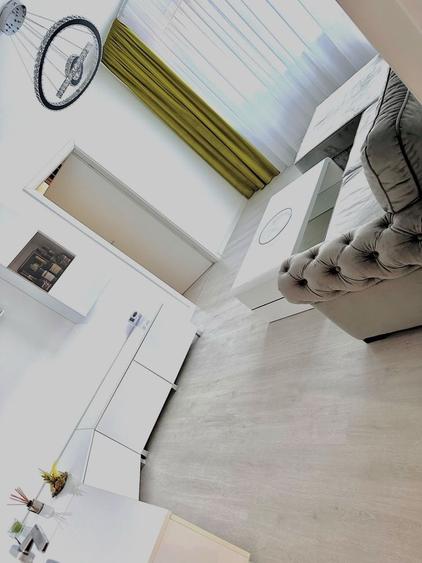 Apartament cu 3 camere decomandat în Exterior Vest