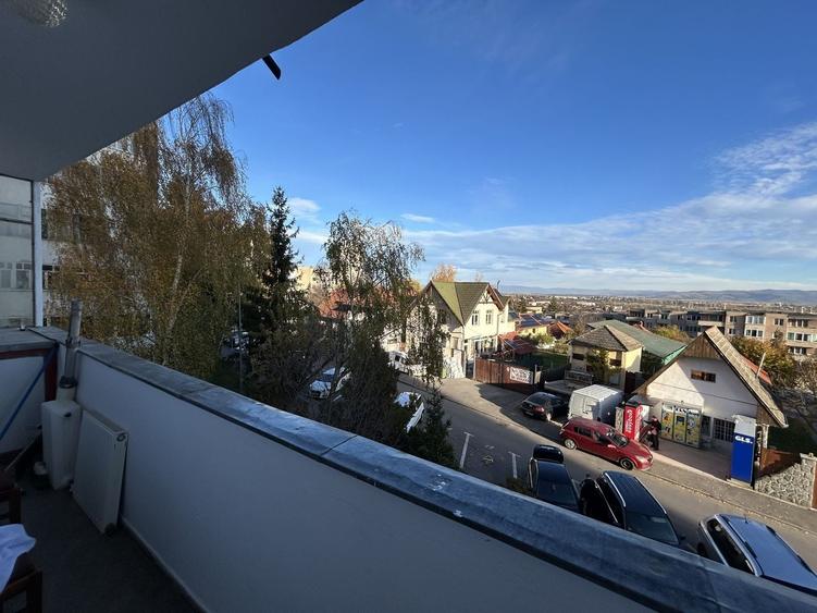 Apartament cu 2 camere semidecomandat, mobilat în Central