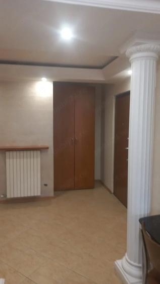 Apartament cu 3 camere semidecomandat în Apărătorii Patriei