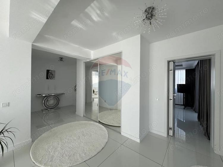 Apartament cu 4 camere decomandat în Central