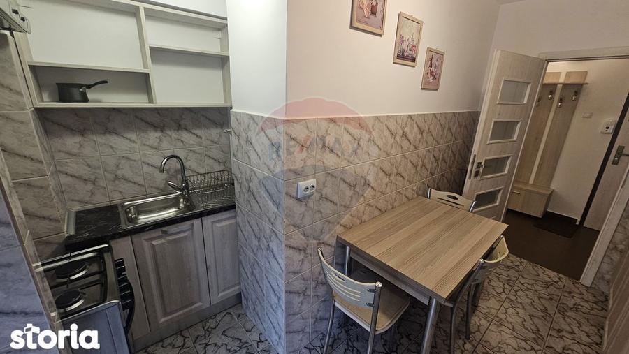 Apartament cu 3 camere decomandat, mobilat în Valea Cetății