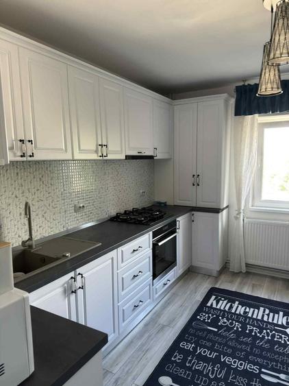Apartament cu 3 camere decomandat în Rovine