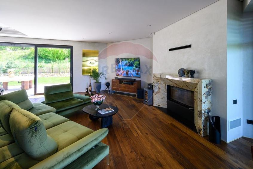 Casă individuală cu 7 camere cu Teren 1140 Mp în Făget