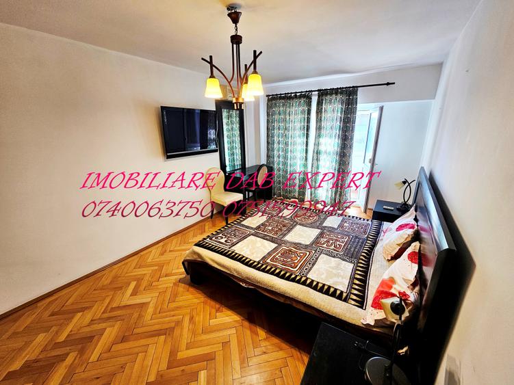 Apartament cu 3 camere decomandat în Piața Centrală