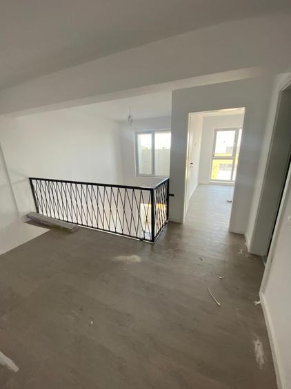 Penthouse cu 3 camere decomandat în Berceni