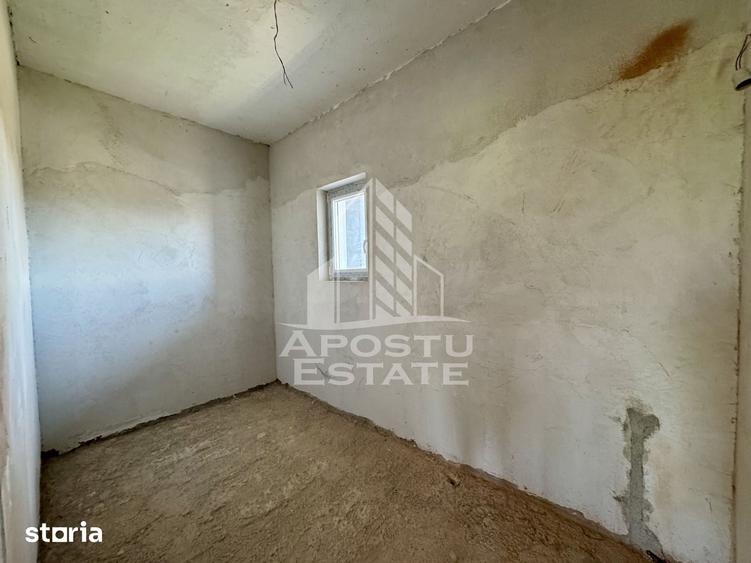 Casă cu 4 camere cu Teren 300 Mp în Ciarda Roșie
