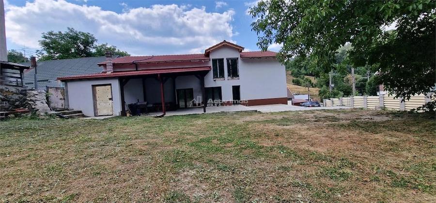 Casă cu Teren 878 Mp în Văliug
