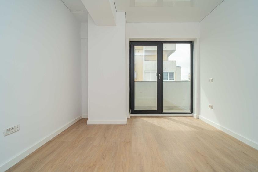Apartament cu 3 camere decomandat în Nicolina