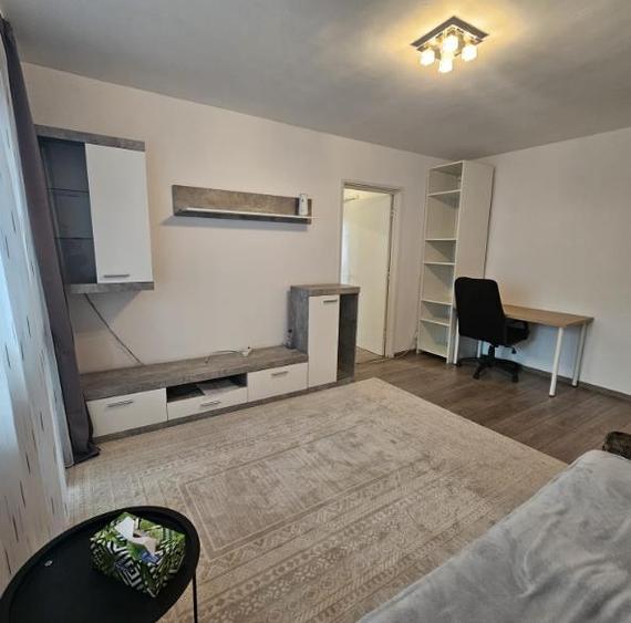 Apartament cu 2 camere semidecomandat în Gemenii