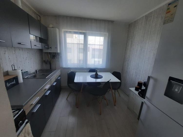 Apartament cu 2 camere în Micro 16