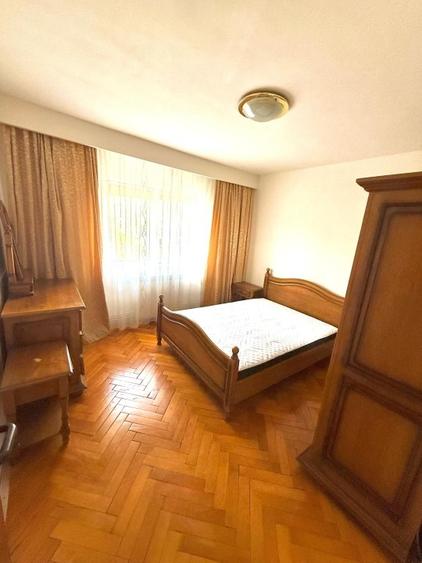 Apartament cu 3 camere decomandat, mobilat în Girocului
