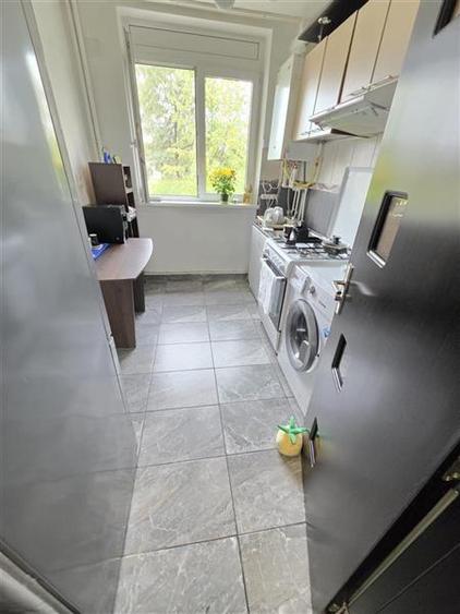 Apartament cu 3 camere decomandat, mobilat în Podu Roș