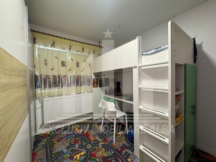 Apartament cu 3 camere decomandat, mobilat în Micești