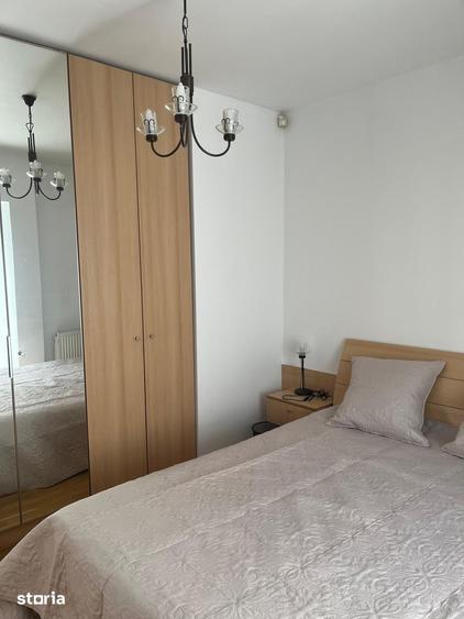 Apartament cu 3 camere semidecomandat în Aviatorilor