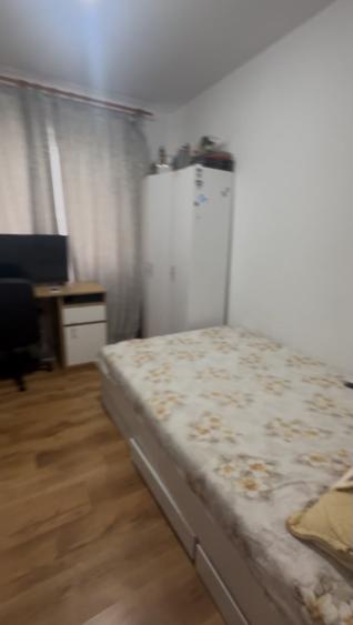 Apartament cu 3 camere semidecomandat în Alexandru cel Bun