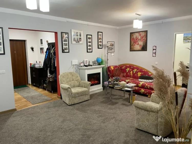 Apartament cu 3 camere semidecomandat în Europa