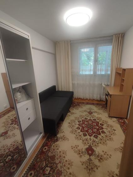 Apartament cu 3 camere decomandat în Titan