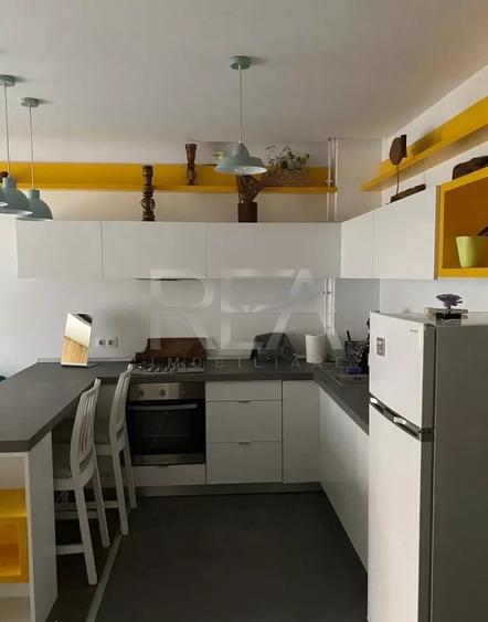 Apartament cu 2 camere semidecomandat, mobilat în Văcăresti