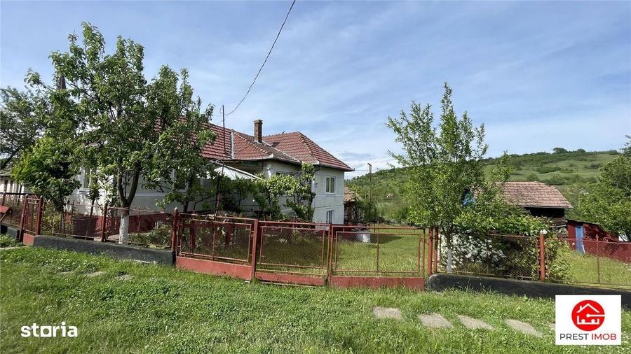 Casă cu 4 camere decomandat în Tirimia