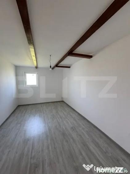 Casă cu 6 camere cu Teren 8700 Mp în Turda