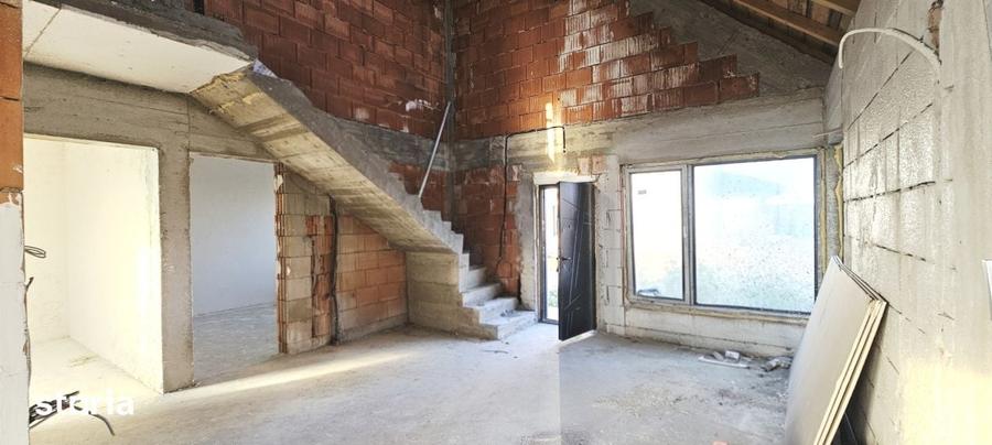 Casă cu 5 camere cu Teren 300 Mp în Vidra