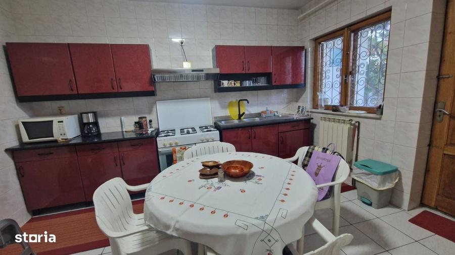 Casă cu 4 camere cu Teren 163 Mp în Central