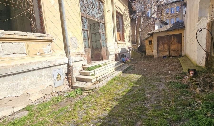 Casă cu 8 camere cu Teren 550 Mp în Cișmigiu