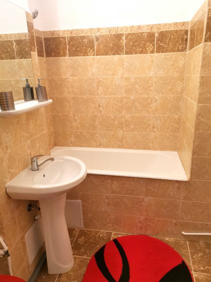 Inchiriez apartament cu 2 camere in Campina, renovat, central - 3
