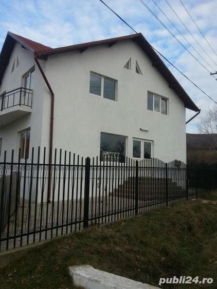 Casă cu 4 camere cu Teren 2000 Mp în Văleni
