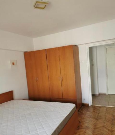 Apartament cu 4 camere decomandat în Unirii
