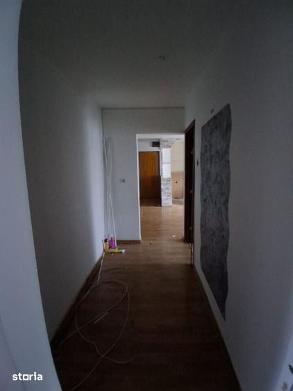 Apartament cu 4 camere semidecomandat în Ferentari