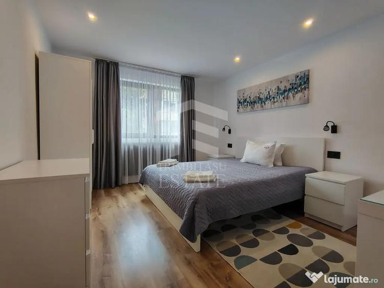 Apartament cu 3 camere decomandat în Piața