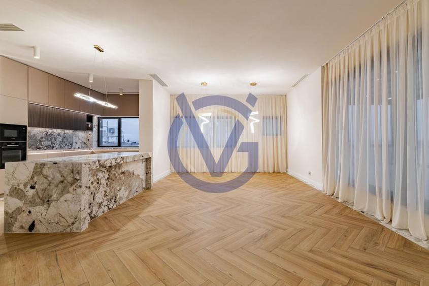 Penthouse cu 5 camere decomandat în Băneasa