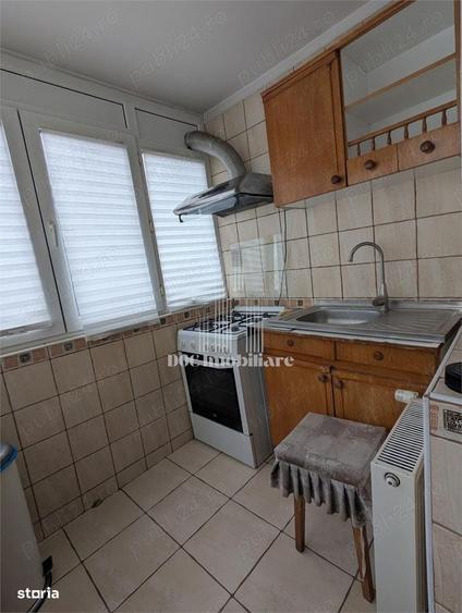 Apartament cu 4 camere semidecomandat în Costin Georgian