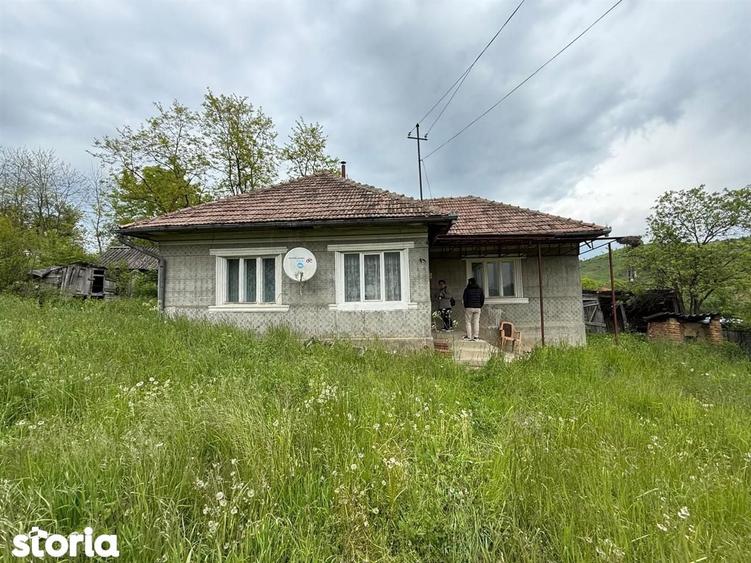 Casă cu 2 camere cu Teren 6600 Mp în Așchileu