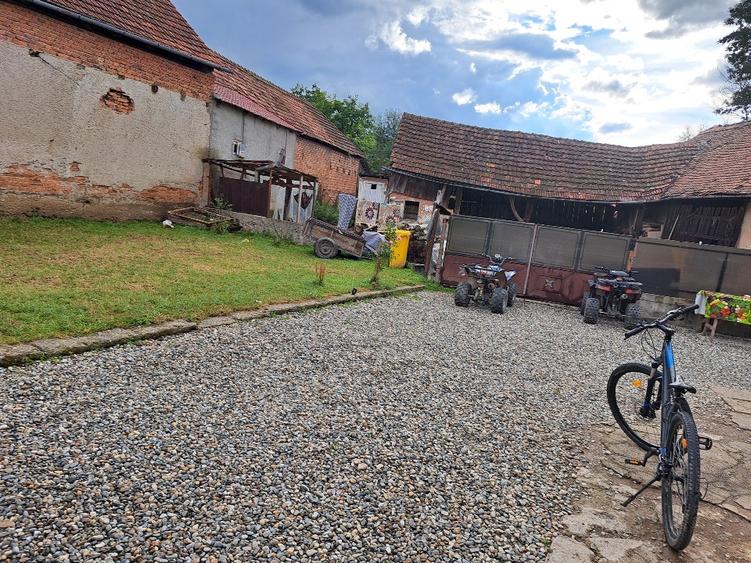 Casă individuală cu 3 camere cu Teren 10000 Mp în Iași