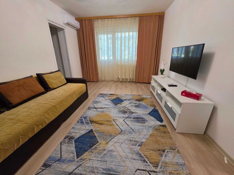 Apartament cu 3 camere semidecomandat în Crângași