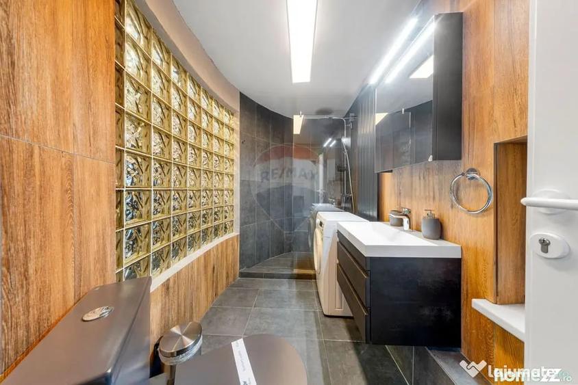 Casă cu 7 camere cu Teren 705 Mp în Central