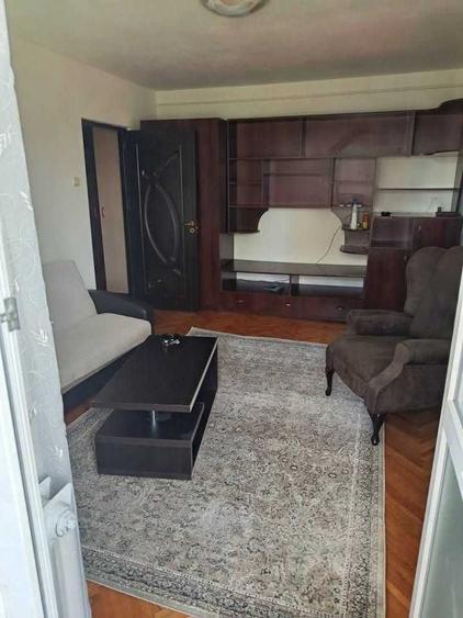 Apartament cu 2 camere semidecomandat în Podu Roș
