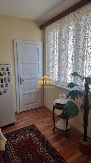 Casă cu 5 camere cu Canalizare în Central