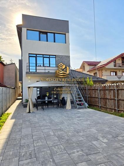 Casă individuală cu 10 camere cu Canalizare în Central