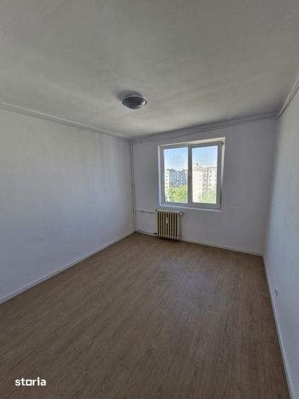 Apartament cu 4 camere semidecomandat în Militari