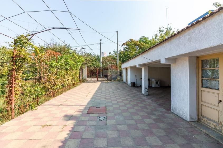 Casă individuală cu 5 camere cu Teren 649 Mp în Central