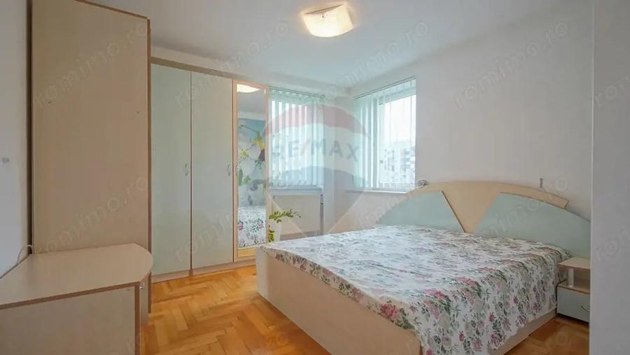 Apartament cu 3 camere decomandat în 13 Decembrie