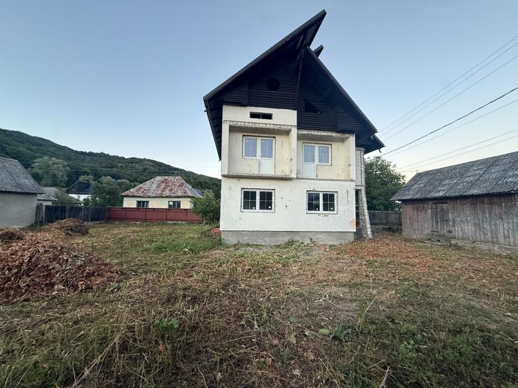 Casă cu 4 camere în Vișeu de Jos