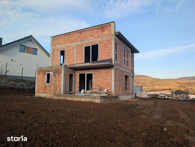 Casă cu 4 camere cu Teren 700 Mp în Baciu