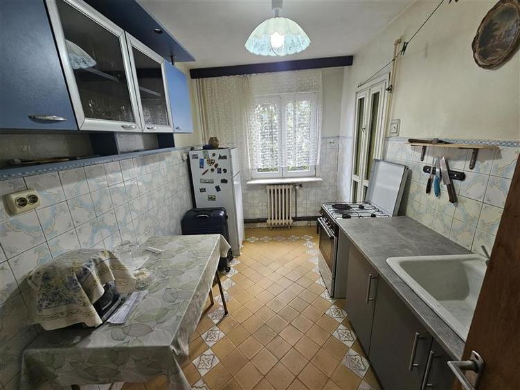 Apartament cu 4 camere semidecomandat, mobilat în Micro II